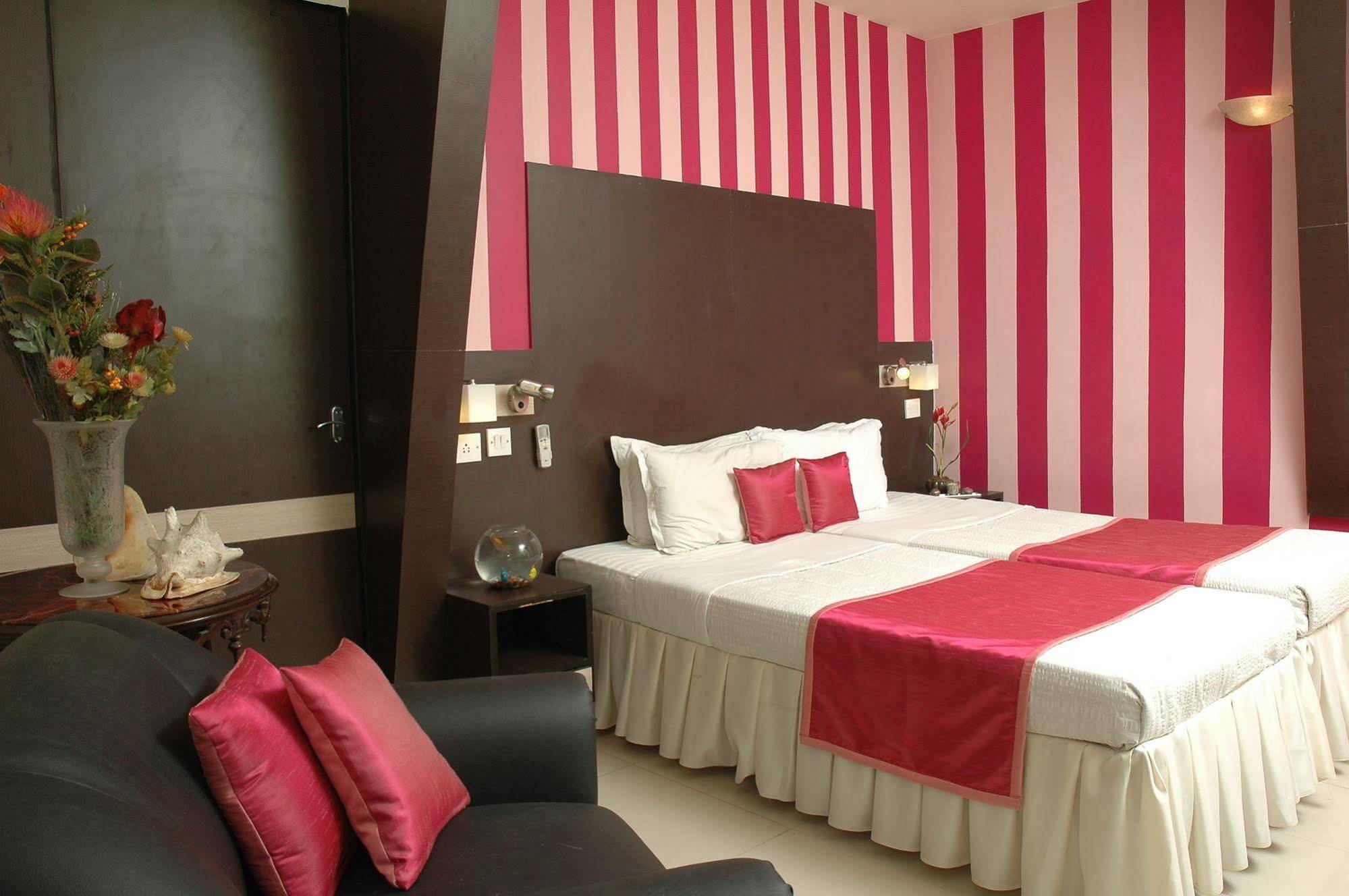 Istay Hotels Infantry Road Bangalore Esterno foto