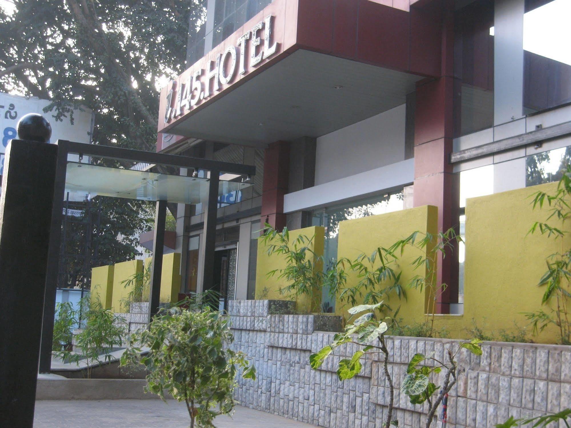 Istay Hotels Infantry Road Bangalore Esterno foto