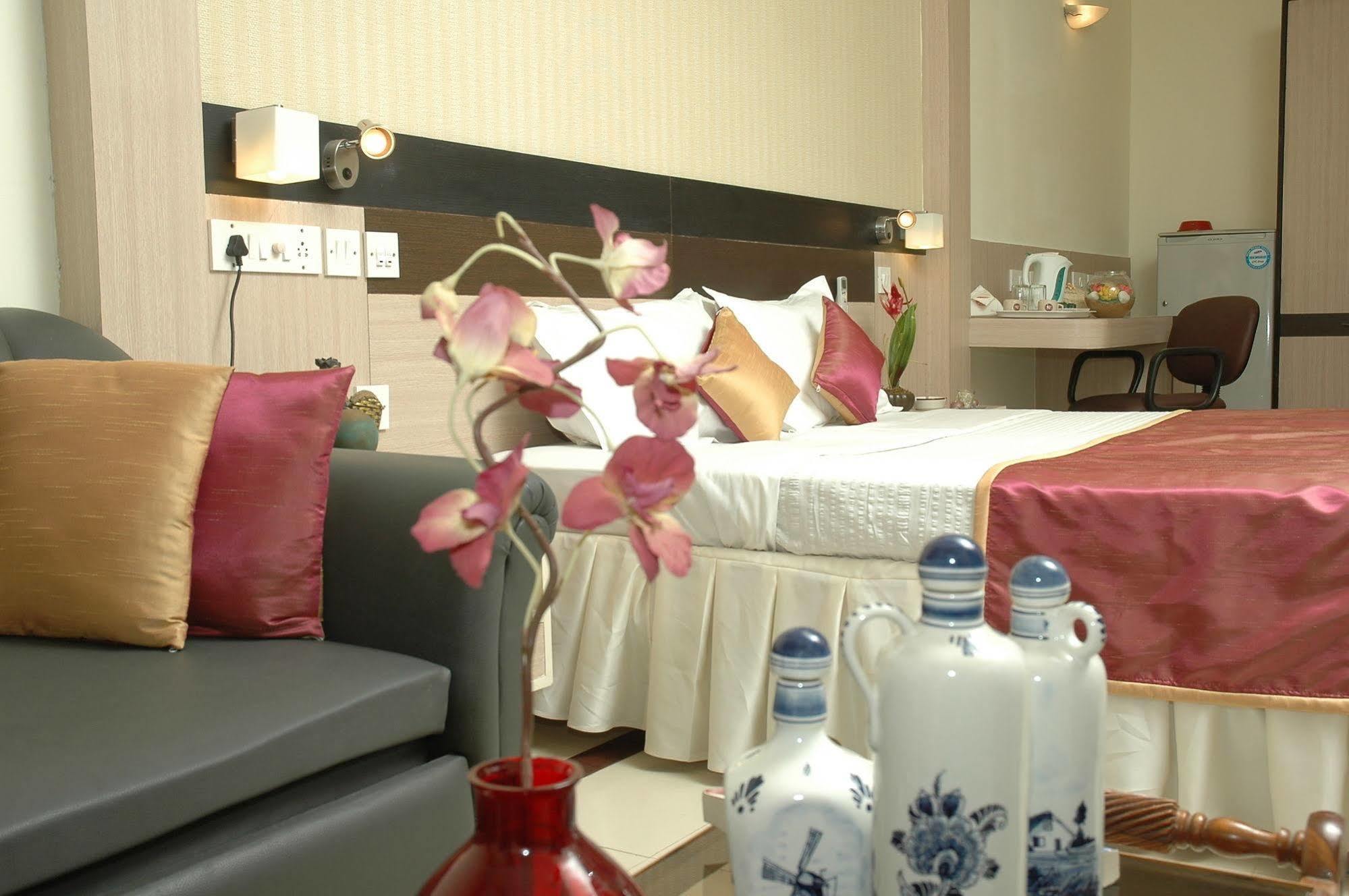 Istay Hotels Infantry Road Bangalore Esterno foto